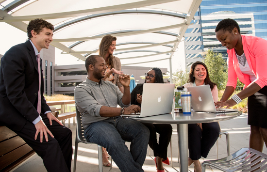 Students working on online courses outside Pepperdine campus