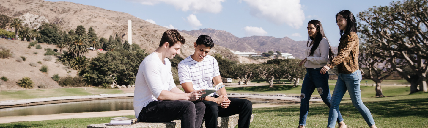 Students walking outside Alumni Park at Pepperdine